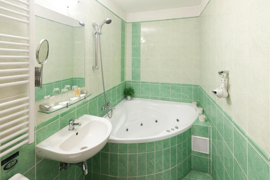 Pytloun Self Check-In Hotel Liberec Rum bild
